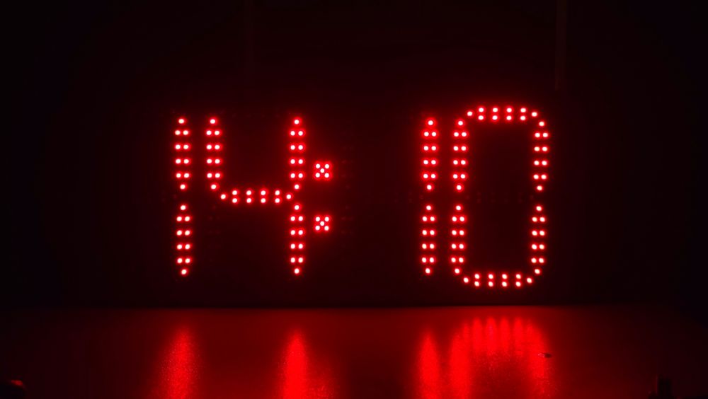 Изготовлены новые уличные LED-часы в герметичном корпусе