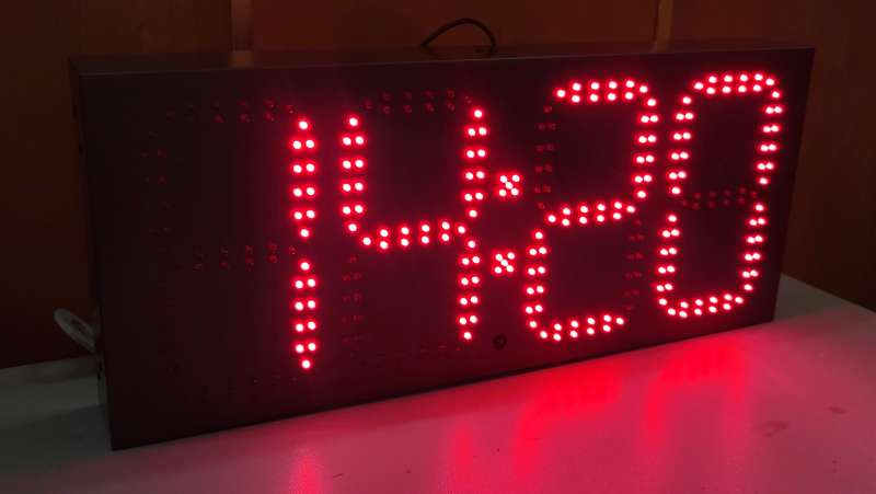 Изготовлены новые уличные LED-часы в герметичном корпусе