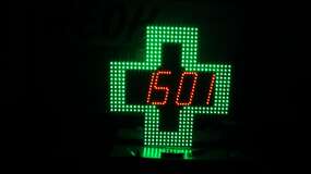 светодиодный аптечный крест с часами термометрами