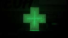 зеленый светодиодный аптечный крест
