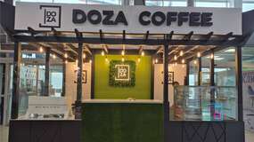 объемные буквы Doza Coffee и плоский логотип из пленки