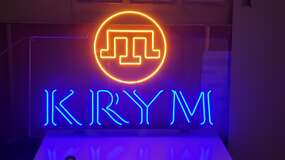 неоновая вывеска курултай крымскотатарского народа