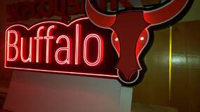 рекламная вывеска buffalo с применением гибкого неона