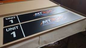 Информационная табличка с логотипом автосервиса, ультрафиолетовая печать на алюминиевом композитном материале