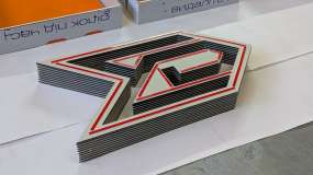 Внутренние композитные вставки для лайтбокса с проклеенным двусторонним скотчем для монтажа на акрил