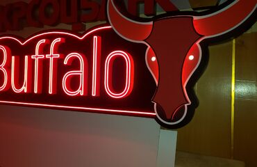 Неонова вивіска Buffalo