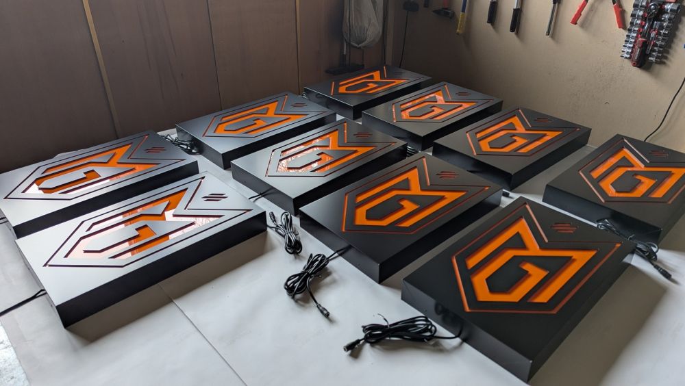 Інтер’єрні світлові логотипи у форматі лайтбоксів: виготовлення та особливості