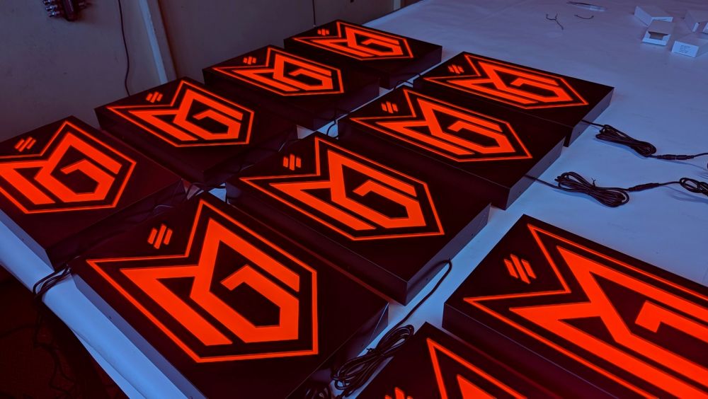 Інтер’єрні світлові логотипи у форматі лайтбоксів: виготовлення та особливості