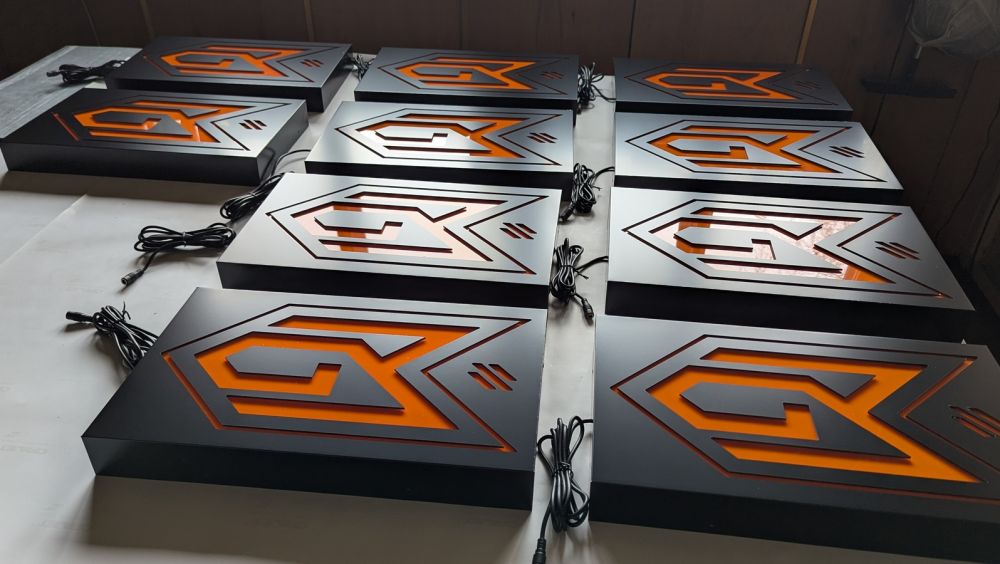 Інтер’єрні світлові логотипи у форматі лайтбоксів: виготовлення та особливості