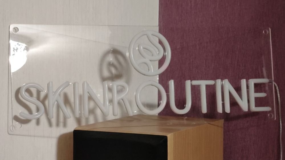 Неоновий логотип з LED неону другої генерації на прозорому акрилі