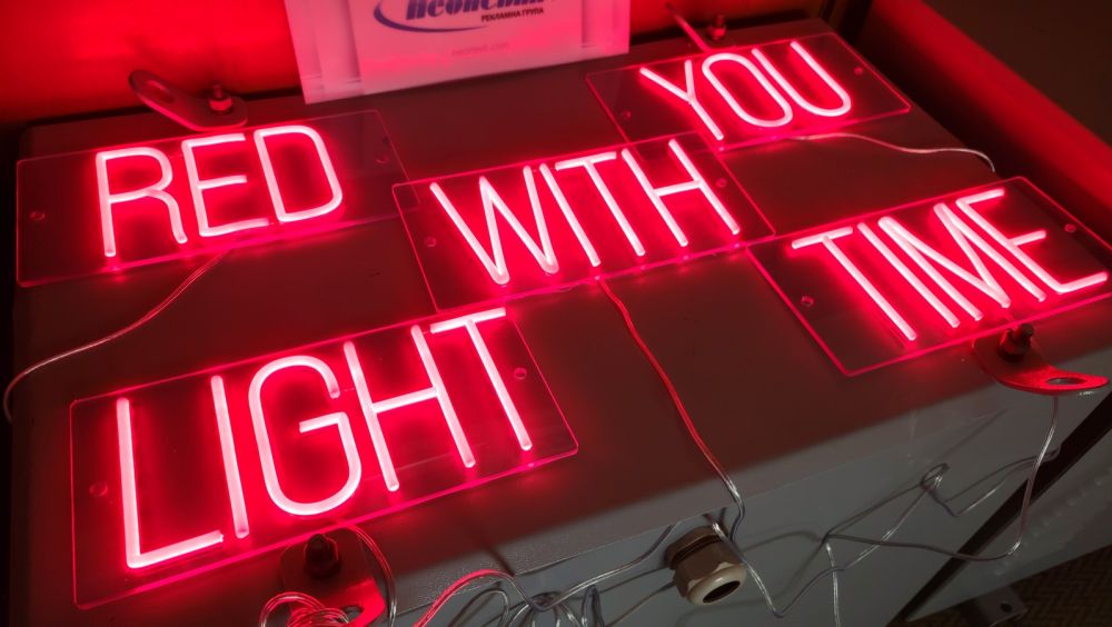 Неонові таблички з червоного LED неону для клієнта з Лондона
