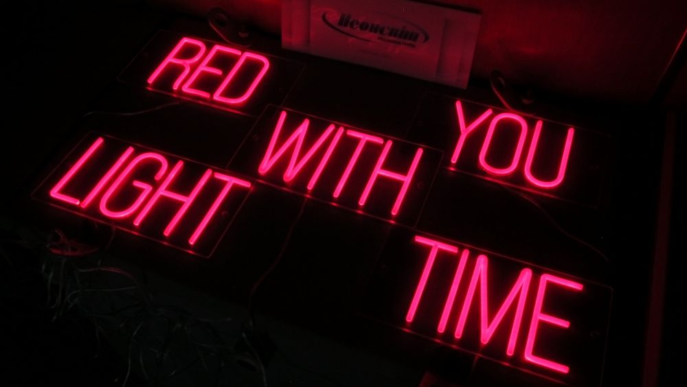 Неонові таблички з червоного LED неону для клієнта з Лондона