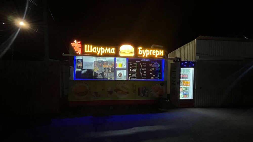 Вивіска фаст фуд з об'ємних букв і лайтбоксів