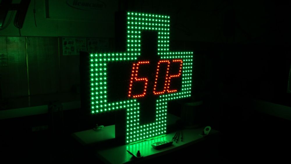 Світлодіодний хрест з годинником датою та температурою