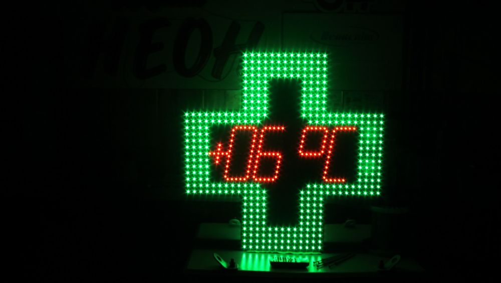 Світлодіодний хрест з годинником датою та температурою