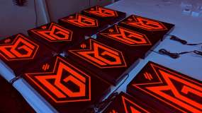 Лайтбокси з акриловою лицьовою частиною та LED підсвіткою, вигляд у три чверті зліва, десять виробів