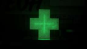 зелений світлодіодний аптечний хрест