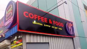 неонові вивіски з динамікою для фаст-фуду