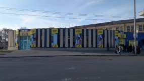 комплексне оформлення фасаду меблевого супермаркету у Запоріжжі