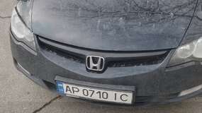 стильний результат обклеювання та встановлення решітки радіатора Honda Civic плівкою Carbins