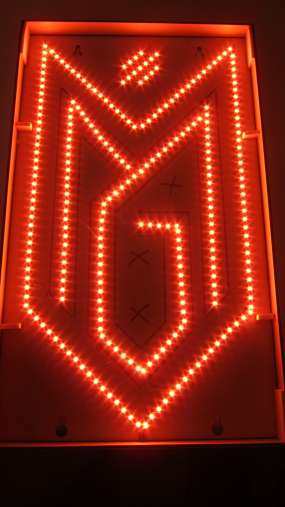 Світлодіодна стрічка S-type у розібраному корпусі лайтбоксу перед монтажем